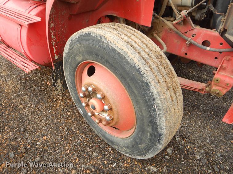 image for item EK9594 1993 International 8100 semi truck