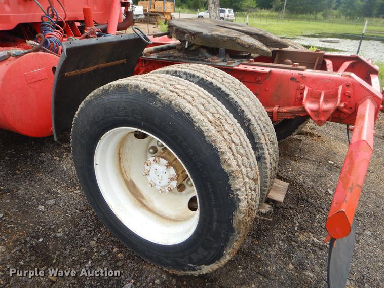 image for item EK9594 1993 International 8100 semi truck