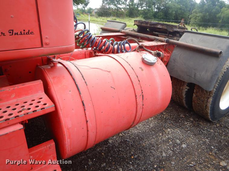 image for item EK9594 1993 International 8100 semi truck