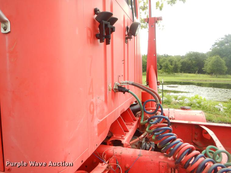 image for item EK9594 1993 International 8100 semi truck