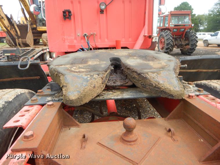 image for item EK9594 1993 International 8100 semi truck