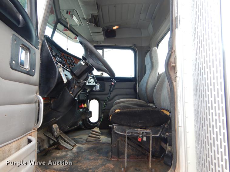 image for item EK9618 2005 Peterbilt 379 semi truck