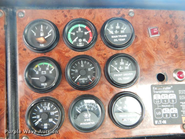 image for item EK9618 2005 Peterbilt 379 semi truck