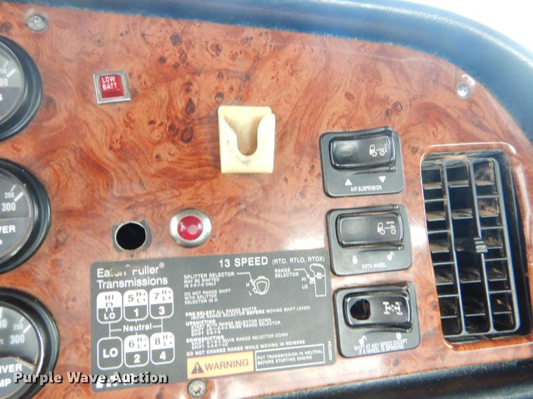 image for item EK9618 2005 Peterbilt 379 semi truck