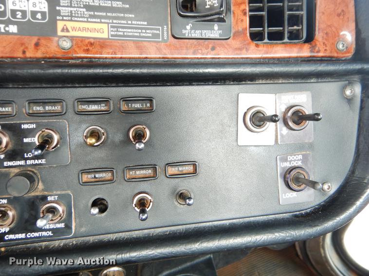 image for item EK9618 2005 Peterbilt 379 semi truck