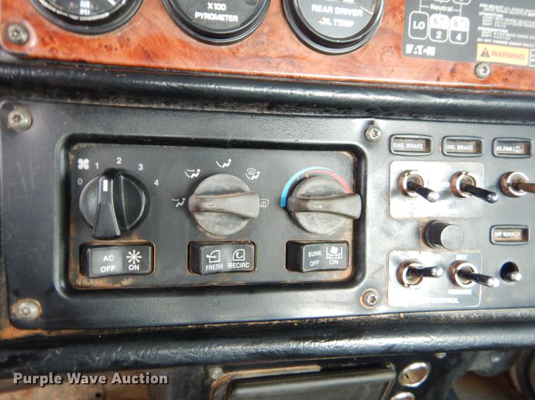 image for item EK9618 2005 Peterbilt 379 semi truck