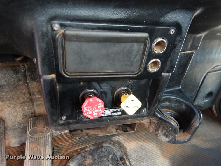 image for item EK9618 2005 Peterbilt 379 semi truck