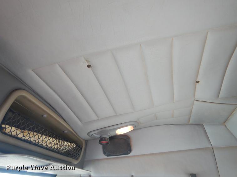 image for item EK9618 2005 Peterbilt 379 semi truck