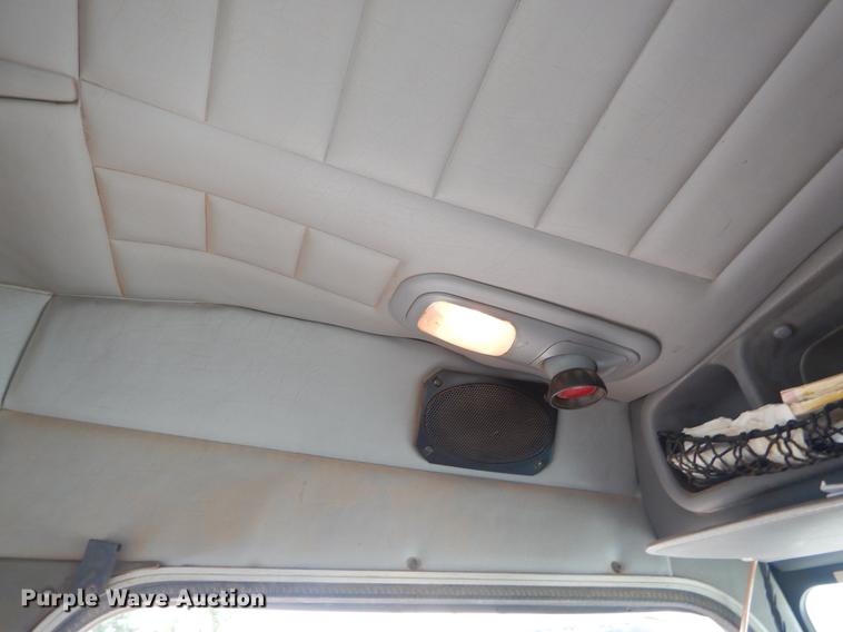 image for item EK9618 2005 Peterbilt 379 semi truck