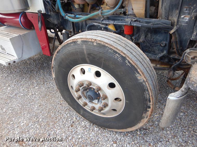 image for item EK9618 2005 Peterbilt 379 semi truck