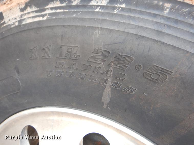 image for item EK9618 2005 Peterbilt 379 semi truck