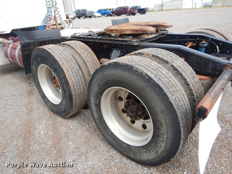 image for item EK9618 2005 Peterbilt 379 semi truck