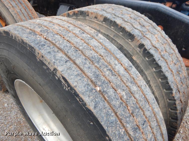 image for item EK9618 2005 Peterbilt 379 semi truck