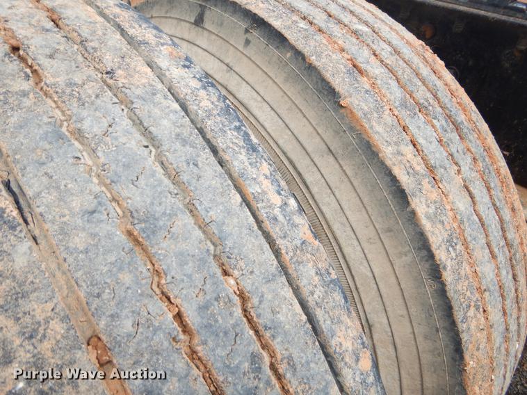 image for item EK9618 2005 Peterbilt 379 semi truck