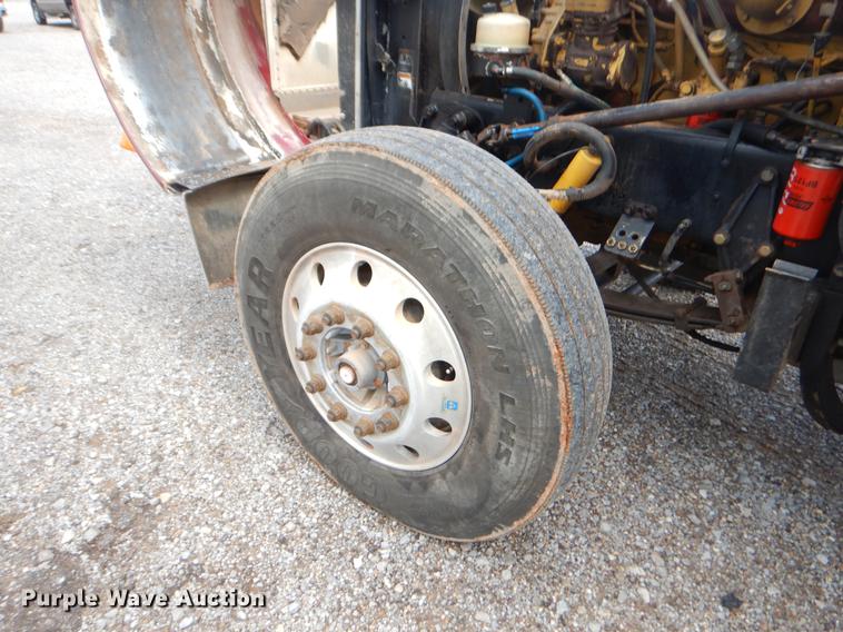 image for item EK9618 2005 Peterbilt 379 semi truck