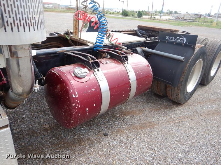 image for item EK9618 2005 Peterbilt 379 semi truck