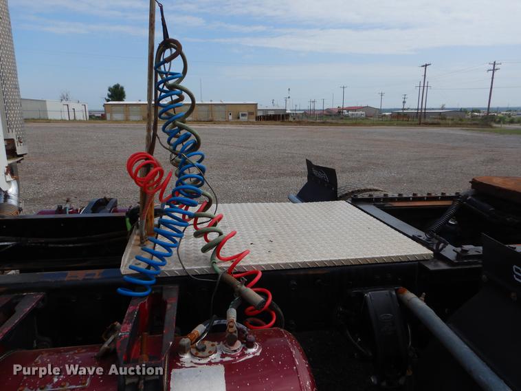 image for item EK9618 2005 Peterbilt 379 semi truck