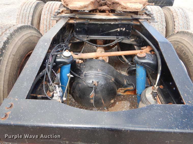 image for item EK9618 2005 Peterbilt 379 semi truck