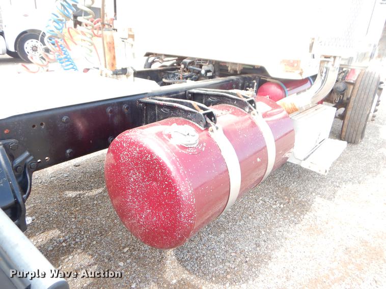 image for item EK9618 2005 Peterbilt 379 semi truck