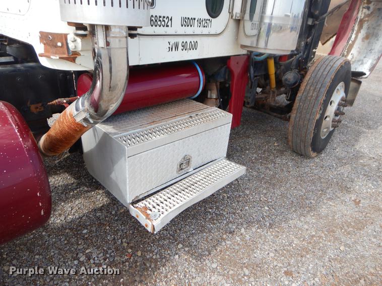 image for item EK9618 2005 Peterbilt 379 semi truck