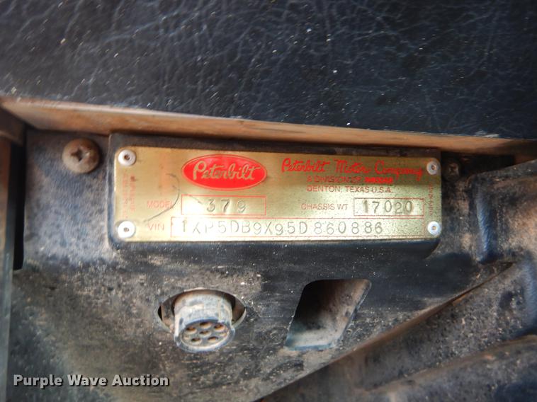 image for item EK9618 2005 Peterbilt 379 semi truck