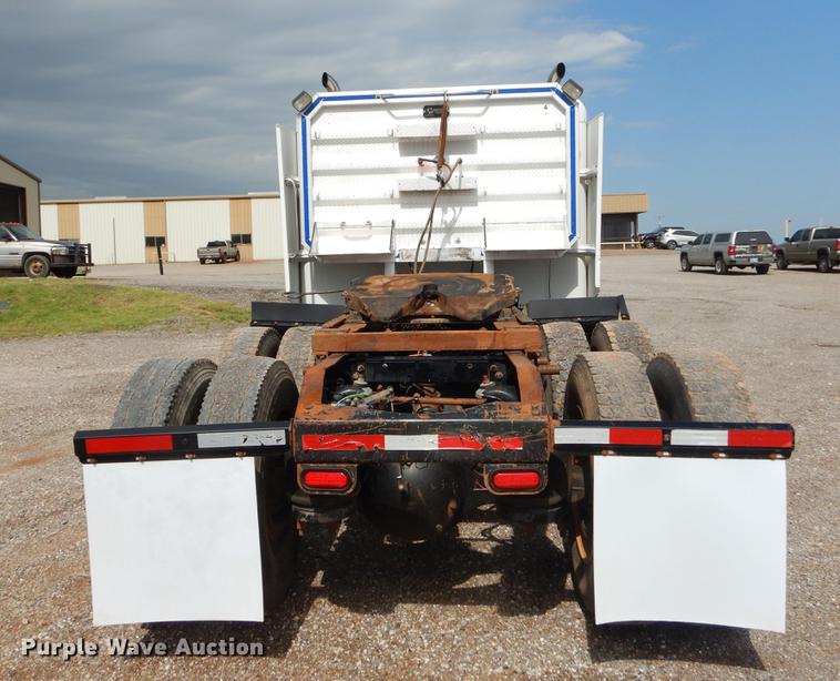 image for item EK9619 2004 Peterbilt 379 semi truck