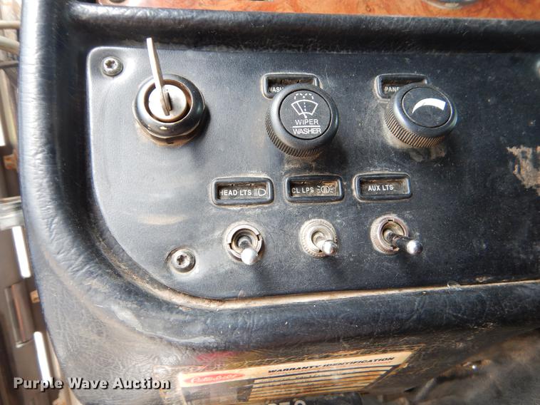 image for item EK9619 2004 Peterbilt 379 semi truck