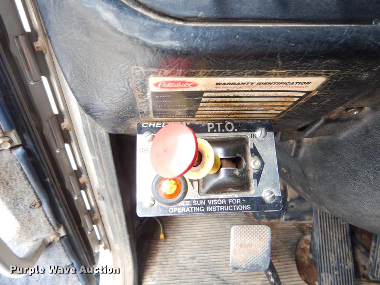 image for item EK9619 2004 Peterbilt 379 semi truck