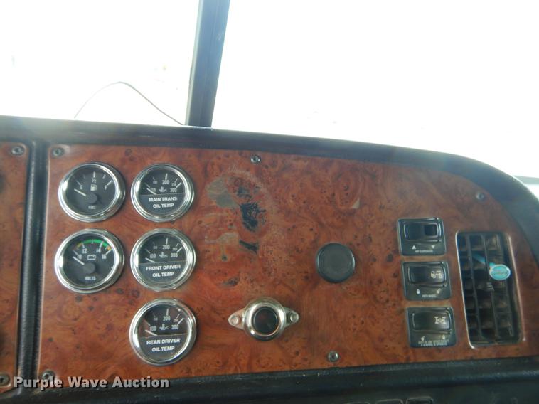 image for item EK9619 2004 Peterbilt 379 semi truck