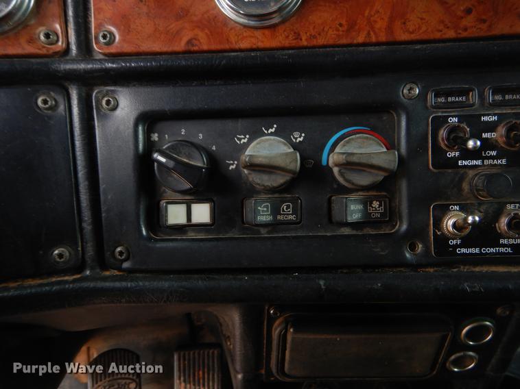 image for item EK9619 2004 Peterbilt 379 semi truck