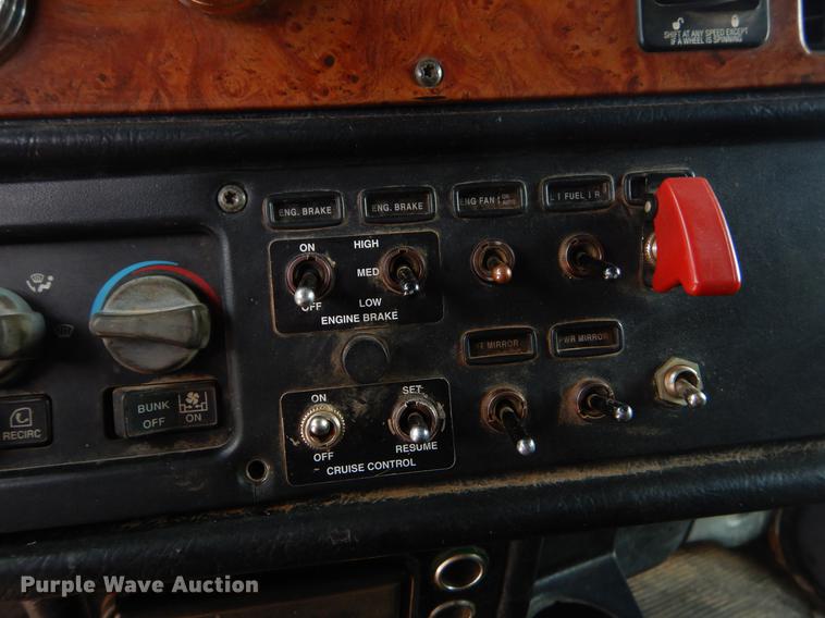 image for item EK9619 2004 Peterbilt 379 semi truck