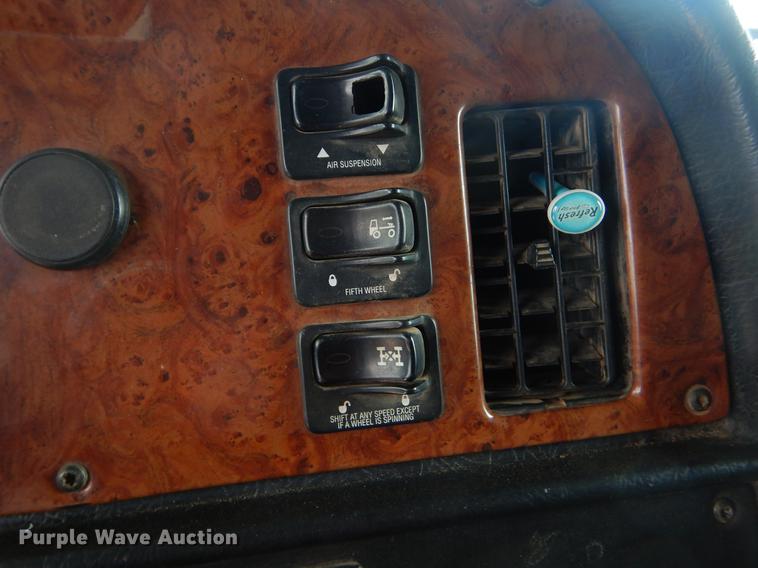 image for item EK9619 2004 Peterbilt 379 semi truck