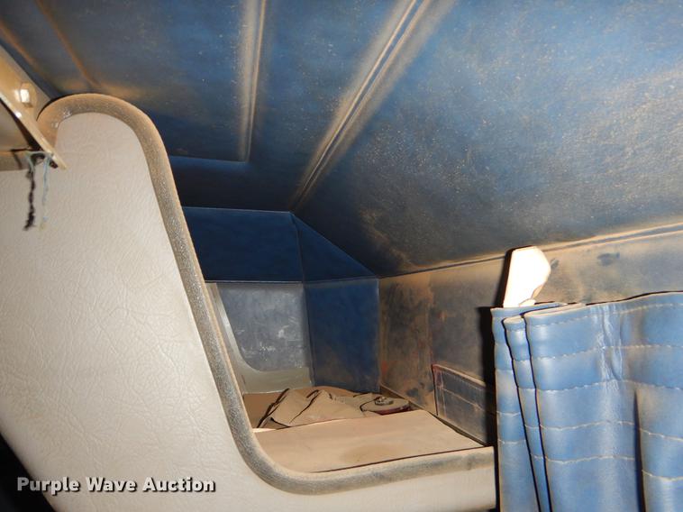 image for item EK9619 2004 Peterbilt 379 semi truck