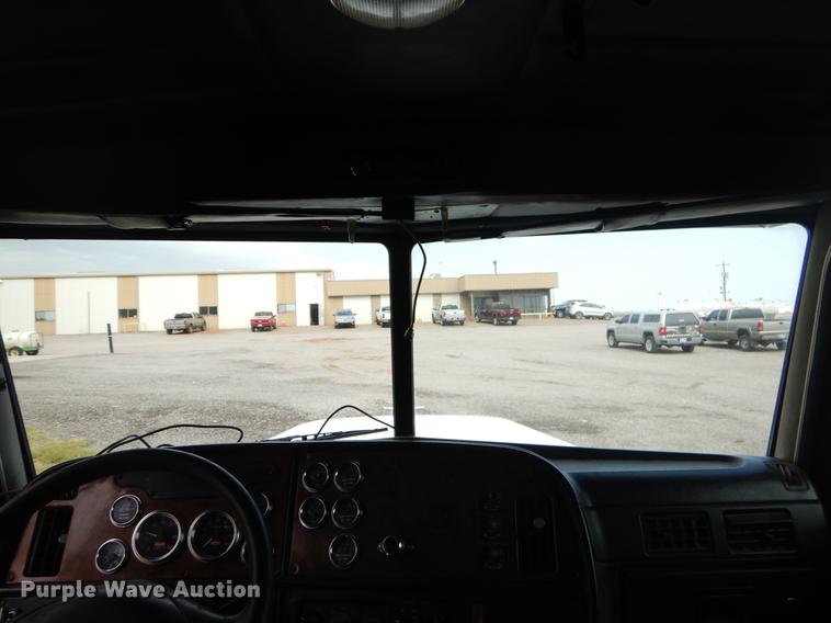 image for item EK9619 2004 Peterbilt 379 semi truck
