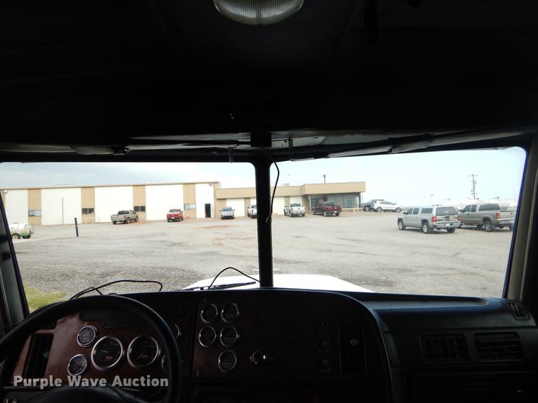 image for item EK9619 2004 Peterbilt 379 semi truck