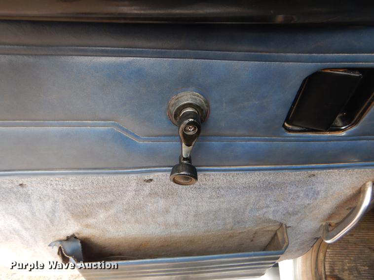 image for item EK9619 2004 Peterbilt 379 semi truck