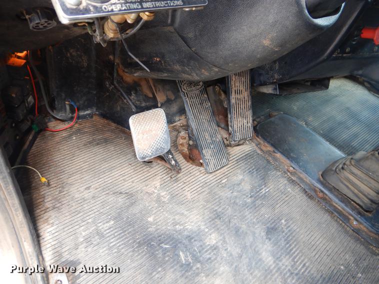 image for item EK9619 2004 Peterbilt 379 semi truck