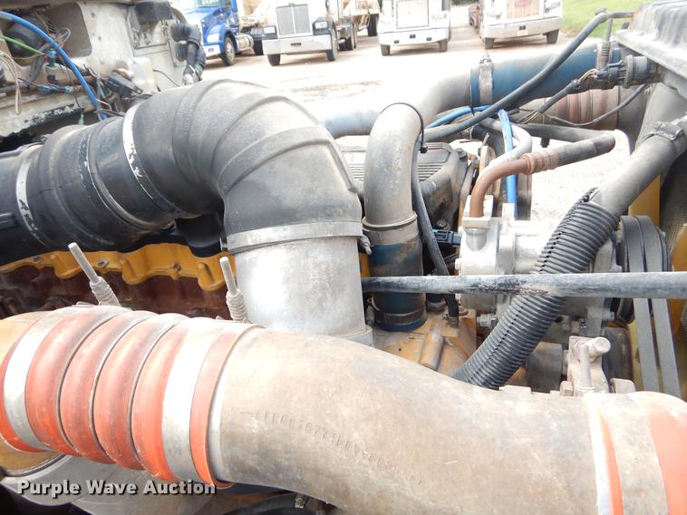 image for item EK9619 2004 Peterbilt 379 semi truck