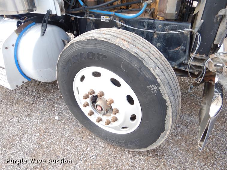 image for item EK9619 2004 Peterbilt 379 semi truck