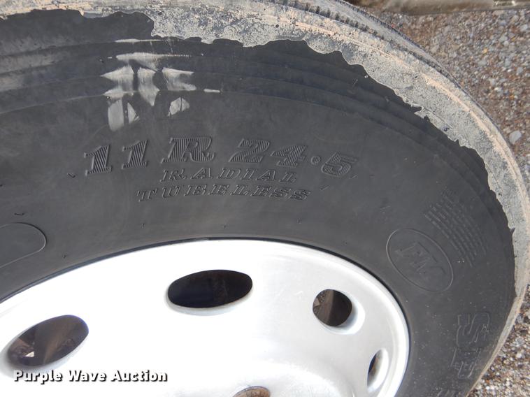 image for item EK9619 2004 Peterbilt 379 semi truck