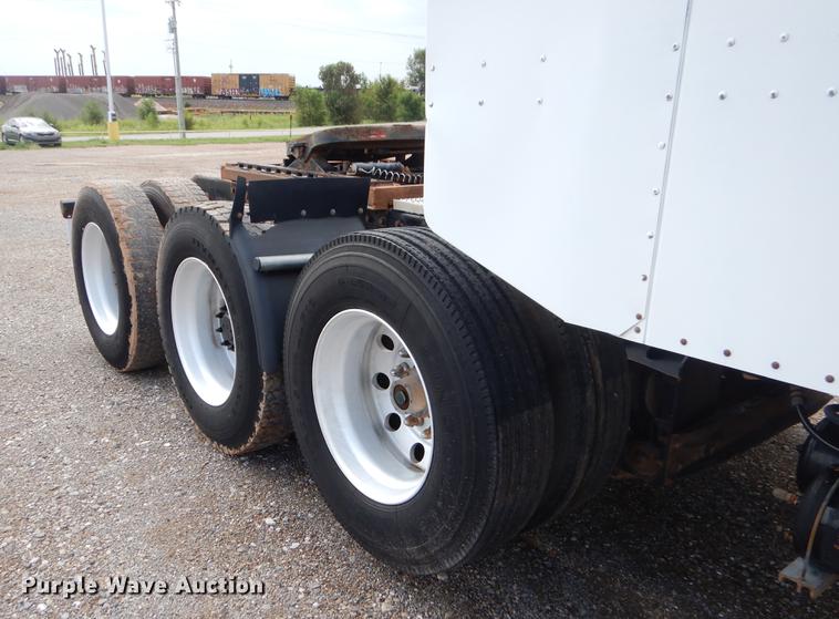 image for item EK9619 2004 Peterbilt 379 semi truck