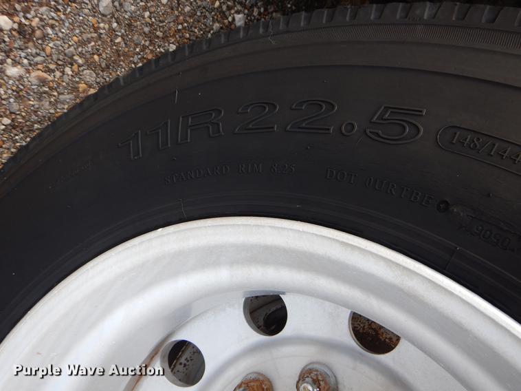 image for item EK9619 2004 Peterbilt 379 semi truck