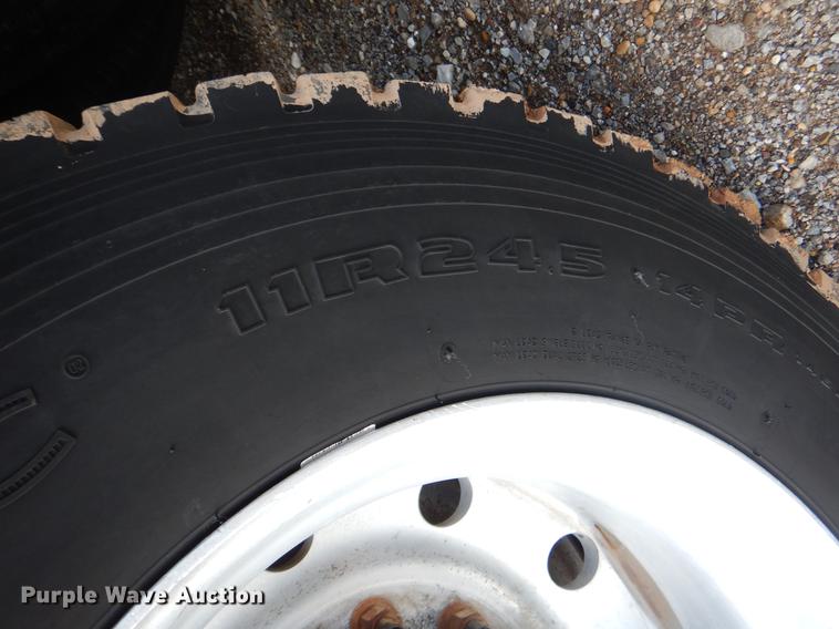 image for item EK9619 2004 Peterbilt 379 semi truck