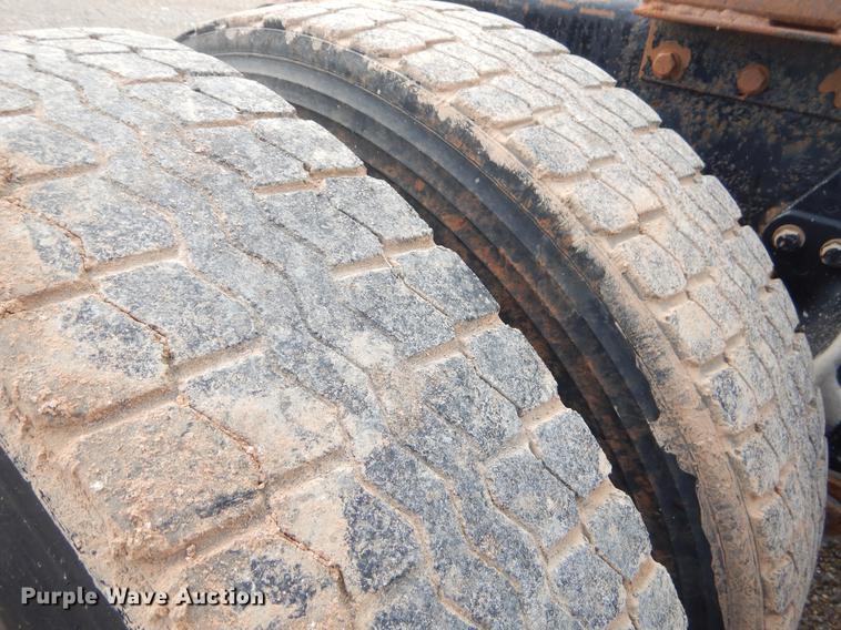 image for item EK9619 2004 Peterbilt 379 semi truck