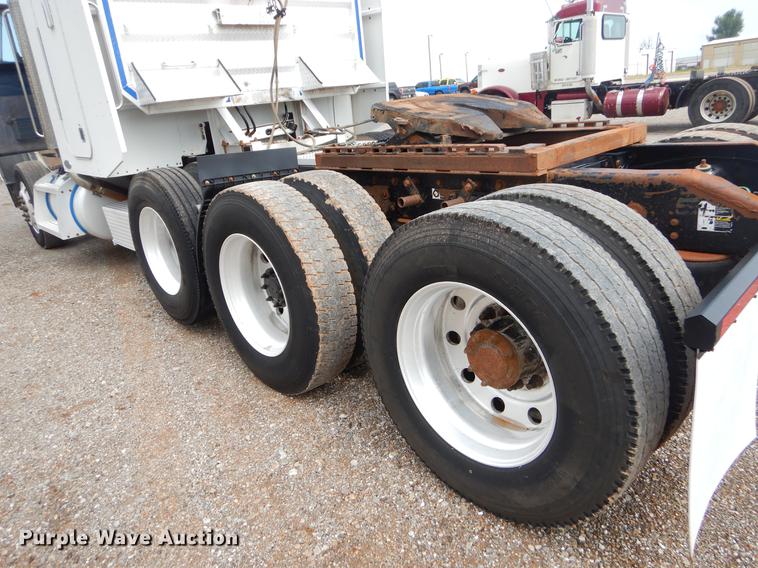image for item EK9619 2004 Peterbilt 379 semi truck