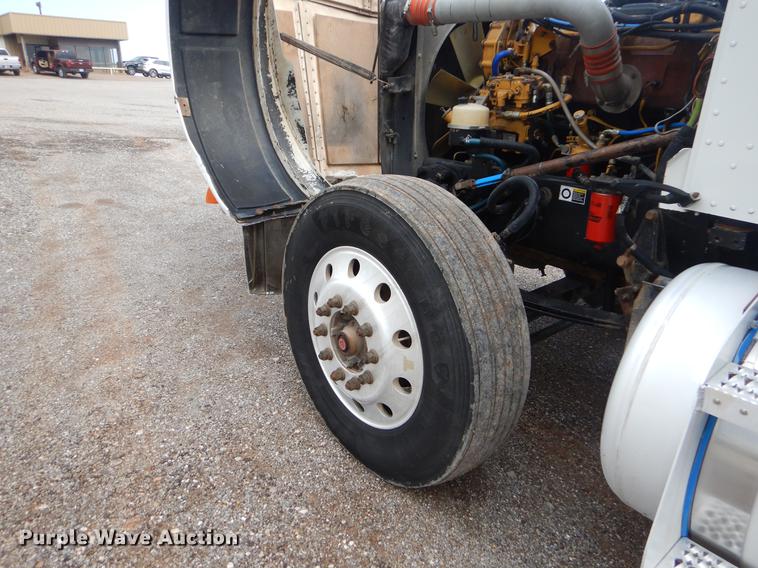 image for item EK9619 2004 Peterbilt 379 semi truck