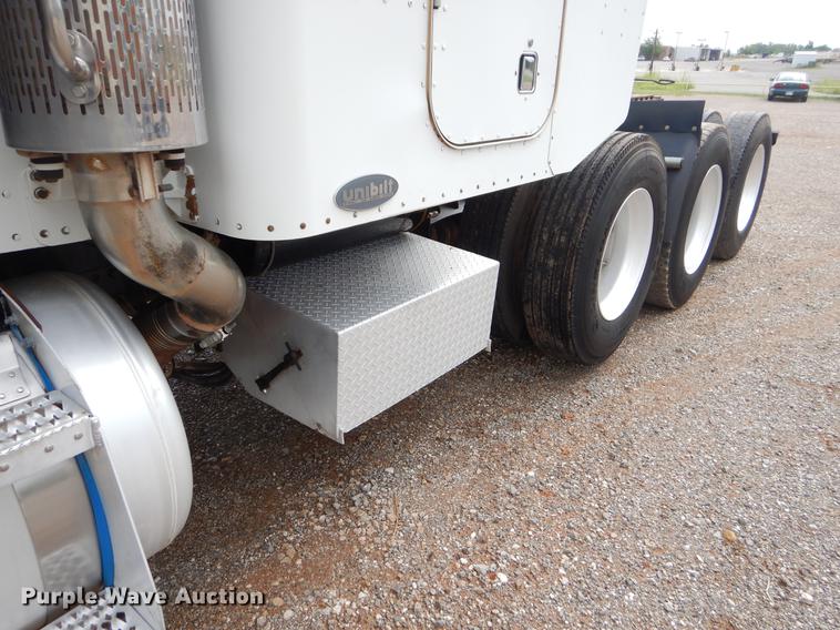 image for item EK9619 2004 Peterbilt 379 semi truck