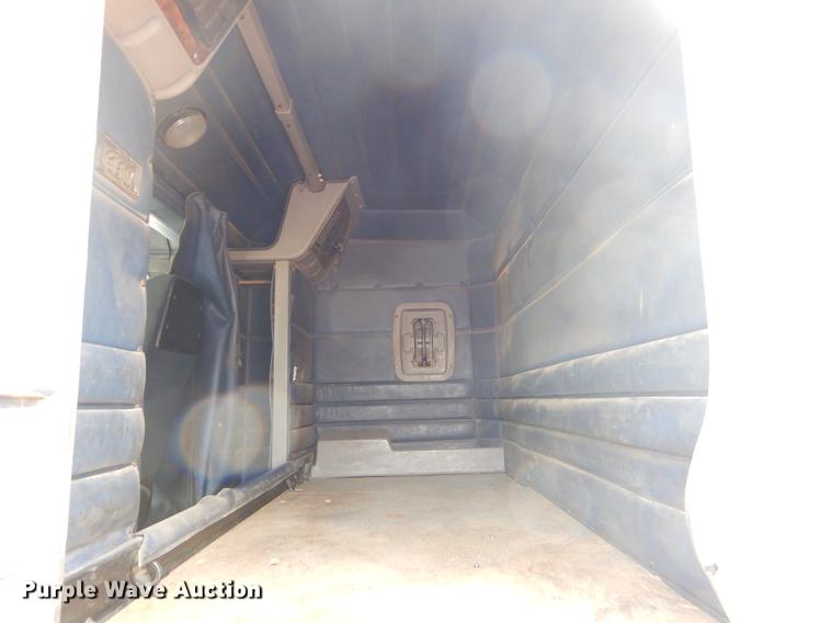 image for item EK9619 2004 Peterbilt 379 semi truck