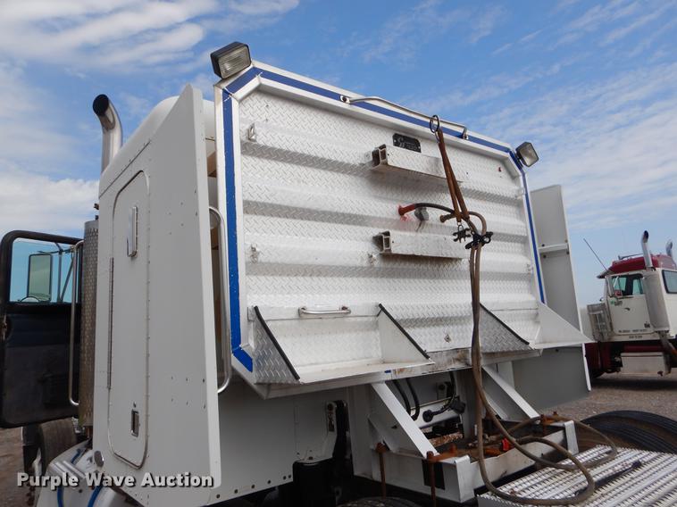 image for item EK9619 2004 Peterbilt 379 semi truck