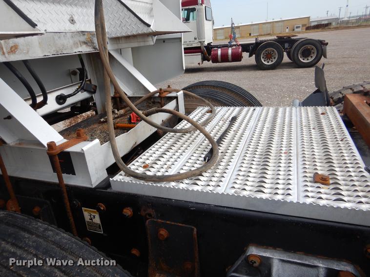 image for item EK9619 2004 Peterbilt 379 semi truck